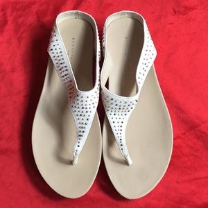 KENNETH COLE WHITE LEATHER STUDDED SANDALS SZ 71/2